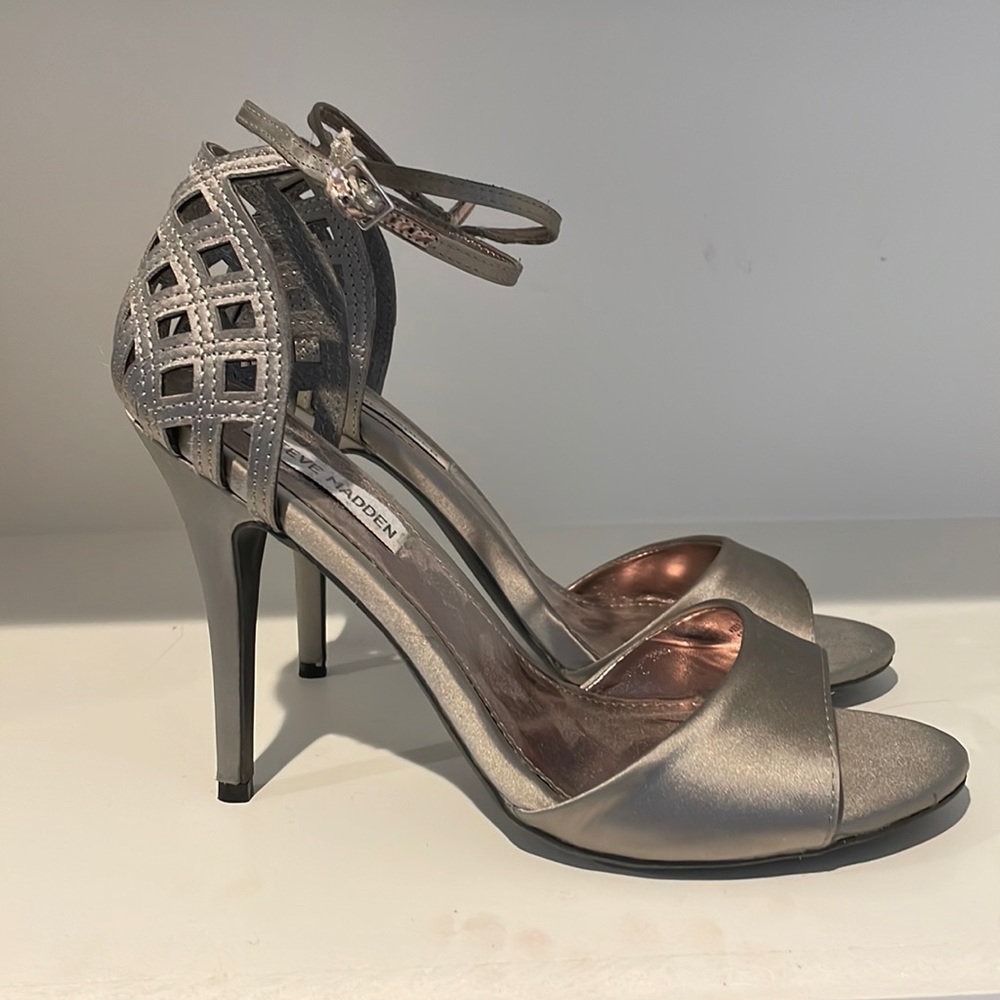 Silver Steve Madden KERR Satin Heels Sz 10